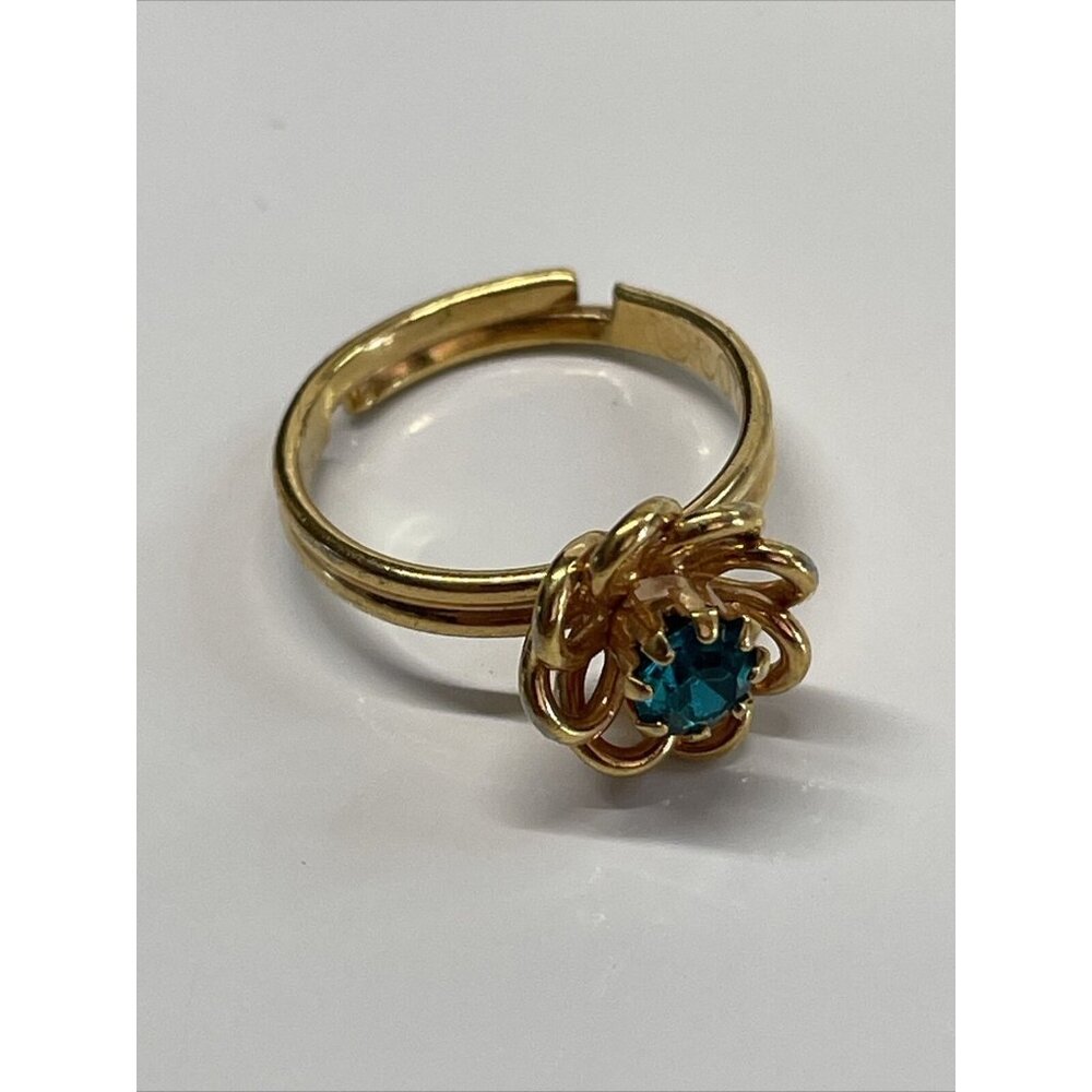 Sarah Coventry Ring Gold Tone‎ Adjustable Green Crystal August Birthstone A205